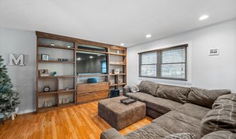 110 9th St SE, Altoona, IA 50009