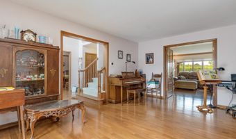 420 Fairway View Dr, Algonquin, IL 60102