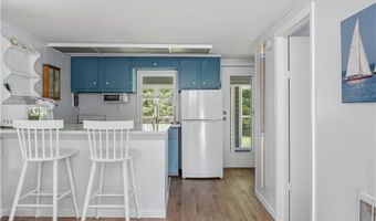 8 Presque Isle Trl, Narragansett, RI 02882