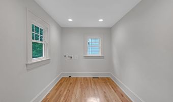 263 NE Oak Hill St, Abingdon, VA 24210