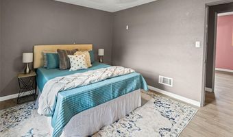 2405 Woodcrest Dr, Alton, IL 62002