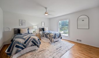 11124 HUNT CLUB Dr, Potomac, MD 20854