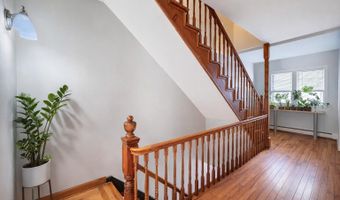 28 Willow St, Bayonne, NJ 07002