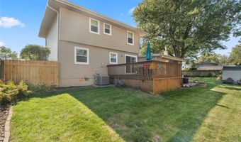 2242 Camelot Ct, Altoona, IA 50009