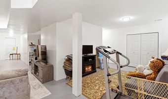 555 Egenolf Pl, Bayville, NJ 08721