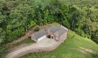 601 Forest Circle Trail Rd, Ballwin, MO 63021