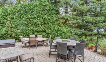 34 Serpentine Dr, Atlantic Highlands, NJ 07716