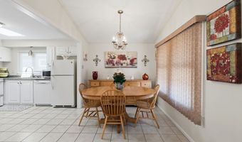 3 Queens Rd 211, Attleboro, MA 02703