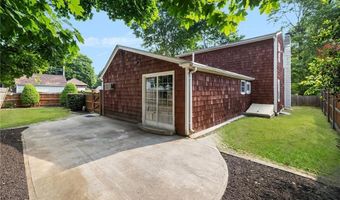52 Pleasant View Rd, Warwick, RI 02888