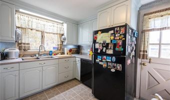 711 Black Plain Rd, North Smithfield, RI 02896