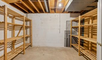 4893 35TH Rd N, Arlington, VA 22207