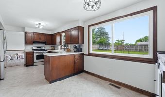 1102 Heritage Ln, Angola, IN 46703