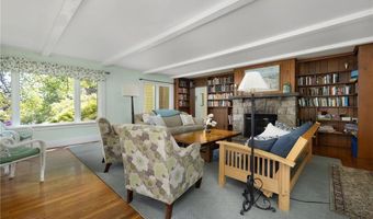 39 Highland Ave, Narragansett, RI 02882