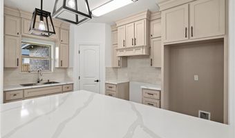 921 Brooks Dr, Alton, TX 78573