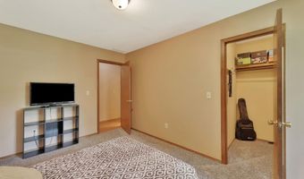 324 N Lakeside Dr, Andover, KS 67002