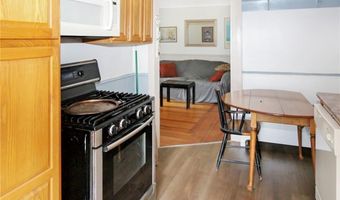 5 Davis Ct, Newport, RI 02840