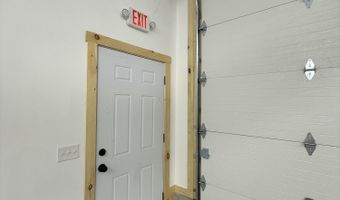 9 Hutchins St, Auburn, ME 04210