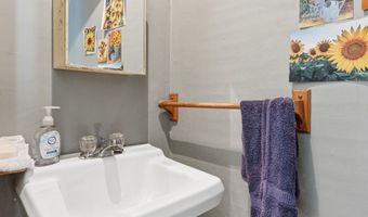 28 Chapel St, Augusta, ME 04330