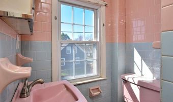 55 Mt Hope Ave, Bristol, RI 02809