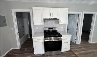 92 Spring St, Lincoln, RI 02838