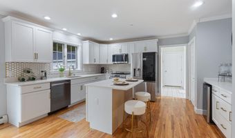 12 Summit Ter, Falmouth, ME 04105