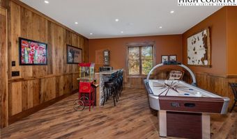 484 Farm Loop Rd, Banner Elk, NC 28604