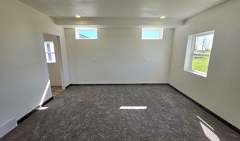 38515 129th St, Aberdeen, SD 57401