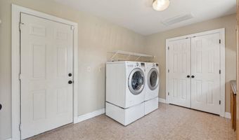 43949 BRUCETON MILLS Cir, Ashburn, VA 20147