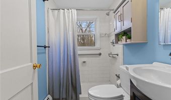 4 Sherbrooke Rd, Barrington, RI 02806