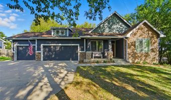 820 Greenwood Hills Dr, Adel, IA 50003