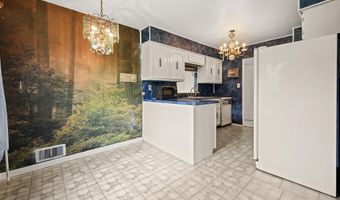 20 Sunshine Ln, Amityville, NY 11701