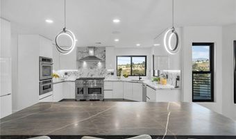 7460 E Hummingbird Cir, Anaheim, CA 92808