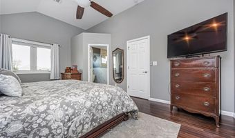 25 Cape Rd, Amityville, NY 11701