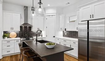 37 Park Sq S, Beaufort, SC 29907