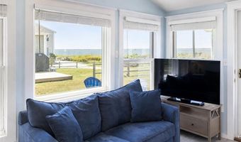 11 Woodruff St, Narragansett, RI 02882