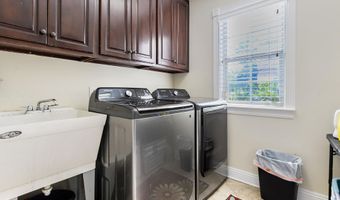 2013 Pointe Clear Dr, Biloxi, MS 39531