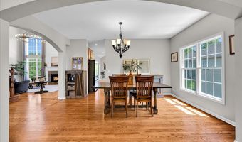 5 Covington Ct, Algonquin, IL 60102