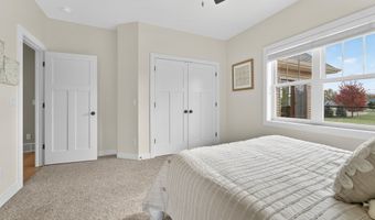 5039 W RED BARN Ct, Appleton, WI 54913