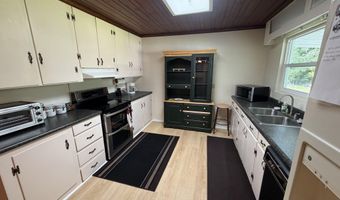 379 Lakepoint Rd, Alford, FL 32420