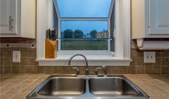 25 Algonquin Dr, Middletown, RI 02842