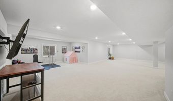 321 Crest Ln, Adams Twp., PA 16046