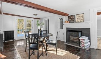 1382 Hope St, Bristol, RI 02809