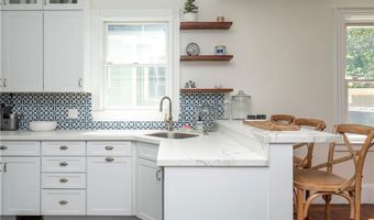 27 Mann Ave, Newport, RI 02840