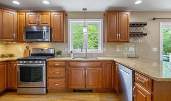 212 Oak Hill Rd, Barrington, NH 03825