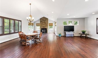 18 Anawan Ave, Narragansett, RI 02882