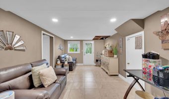 9 Brentwood Ter, Middletown, NJ 07748