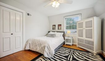 7600 CHARLESTON Dr, Bethesda, MD 20817