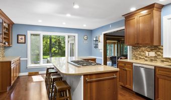 17 Schuyler Hills Rd, Albany, NY 12211