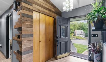 4 Amanda Ct, North Providence, RI 02904
