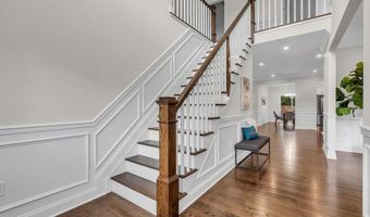 41 Avondale Ln, Aberdeen, NJ 07747
